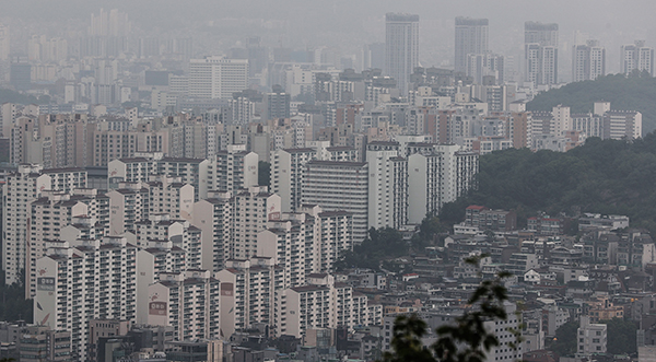 지난 20일 오전 서울 남산에서 바라본 서울 시내 아파트의 모습. (사진=저작권자(c) 연합뉴스, 무단 전재-재배포 금지)