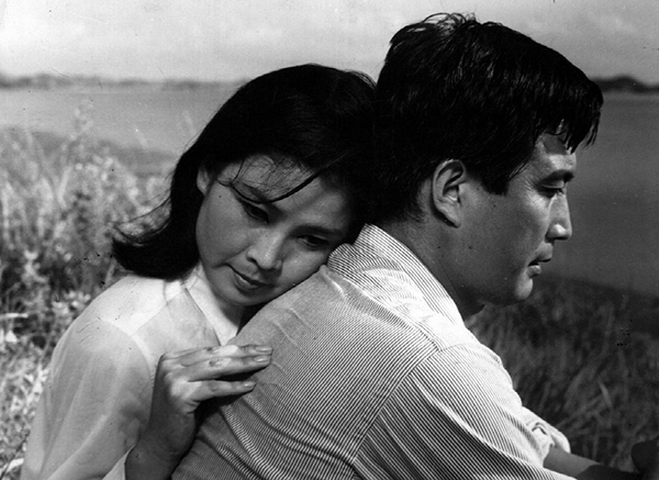 노래 ‘안개’를 탄생시킨 김수용 감독의 1967년 영화 ‘안개’. 김승옥 작가의 빼어난 단편 ‘무진기행’을 영화로 만들었다. 신성일-윤정희가 주연을 맡았다.