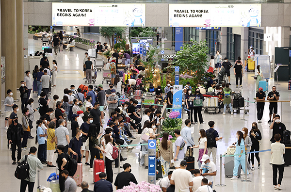 지난 7월 13일 오전 영종도 인천국제공항 제1여객터미널 입국장이 붐비고 있다. (사진=저작권자(c) 연합뉴스, 무단 전재-재배포 금지)