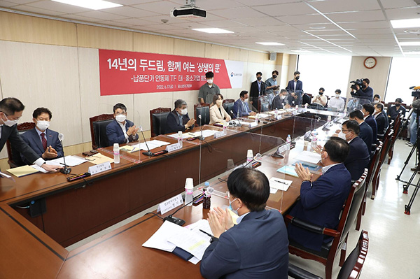 지난 6월 17일 서울 중구 동반성장위원회에서 ‘납품단가 연동제 TF 대·중소기업 회의’가 진행되고 있다. (사진=중소벤처기업부)