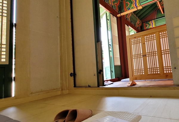 당시 창덕궁 옥당에서 낮잠을 자는 프로그램을 체험해봤다.