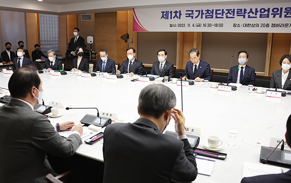 한덕수 국무총리가 4일 서울 중구 대한상공회의소에서 열린 전략산업 정책의 최고 의사결정기구인 제1차 국가첨단전략산업위원회에 참석해 발언하고 있다. (사진=저작권자(c) 연합뉴스, 무단 전재-재배포 금지)