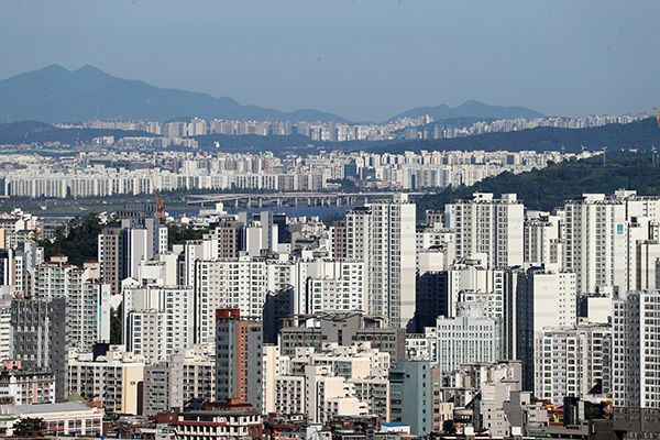 서울 남산에서 바라본 하늘이 맑아 용산과 목동, 김포한강신도시(앞쪽부터) 등 서쪽 지역이 선명하게 보인다.(사진=저작권자(c) 연합뉴스, 무단 전재-재배포 금지)