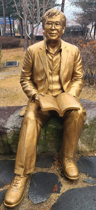 고향인 원주 도심에 있는 박건호 공원. 3000여 곡 노랫말을 쓴 그는 국민작사가로 불린다. (인터넷 커뮤니티)