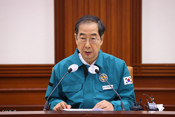 한덕수 국무총리가 23일 정부서울청사에서 열린 코로나19 중대본 회의를 주재하고 있다.(사진=국무조정실)