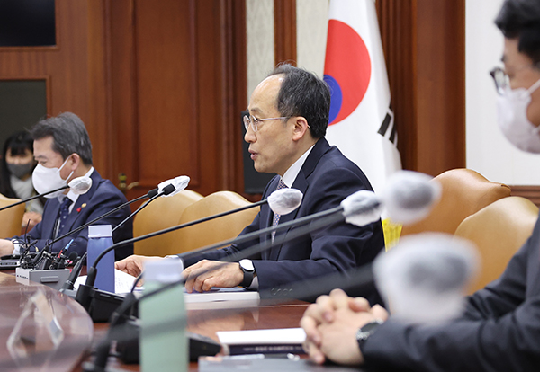 추경호 경제부총리 겸 기재부 장관이 26일 정부서울청사에서 EU 탄소국경조정제도(CBAM) 현황 및 대응 방안 등을 논의한 대외경제장관회의를 주재하고 있다. (사진=저작권자(c) 연합뉴스, 무단 전재-재배포 금지)