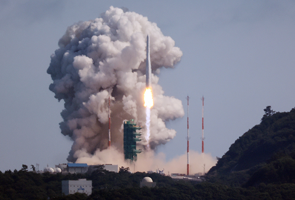 국내 독자 기술로 개발된 한국형 발사체 누리호(KSLV-Ⅱ)가 지난 6월 21일 오후 전남 고흥군 나로우주센터에서 2차 발사되고 있다. (사진=저작권자(c) 연합뉴스, 무단 전재-재배포 금지)