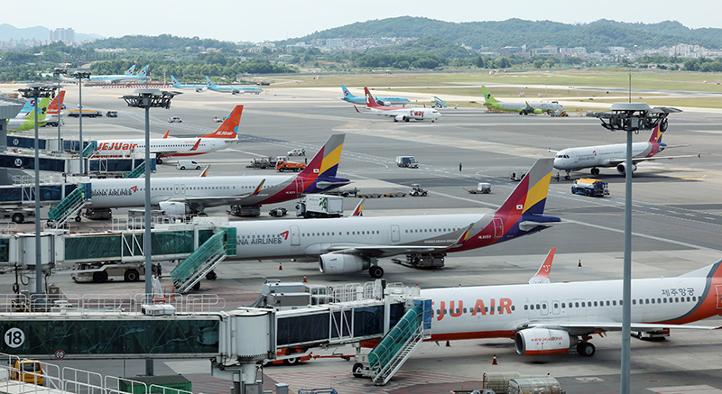 김포공항 국내선 계류장의 항공기들.(사진=저작권자(c) 연합뉴스, 무단 전재-재배포 금지)