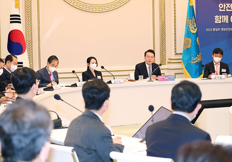 윤석열 대통령이 27일 청와대 영빈관에서 열린 통일부·행정안전부·국가보훈처·인사혁신처 업무보고에서 발언하고 있다. (사진=저작권자(c) 연합뉴스, 무단 전재-재배포 금지)