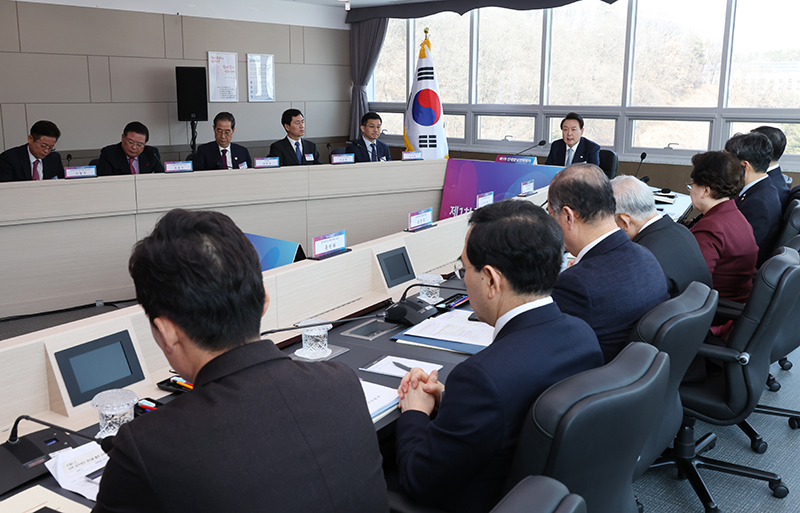 윤석열 대통령이 1일 경상북도 구미시 금오공과대학교에서 열린 제1차 인재양성전략회의에 참석, 발언하고 있다. (사진=저작권자(c) 연합뉴스, 무단 전재-재배포 금지)