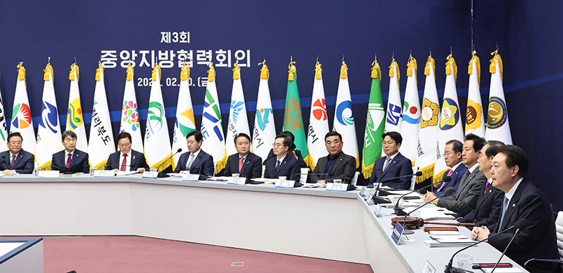 윤석열 대통령이 10일 전북 전주시 전북도청에서 열린 제3회 중앙지방협력회의에서 발언하고 있다.(사진=저작권자(c) 연합뉴스, 무단 전재-재배포 금지)