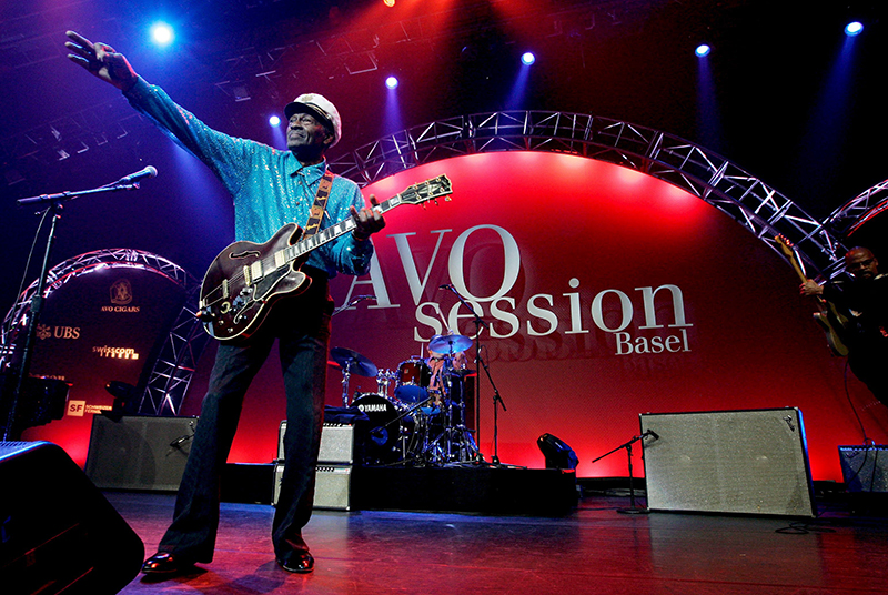 2007년 11월 13일 스위스 바젤에서 펼쳐진 <Avo Session> 음악축제에서 전설적인 미국 뮤지션인 척 베리의 무대가 펼쳐지고있다. (사진=저작권자(c) EPA/연합뉴스, 무단 전재-재배포 금지)
