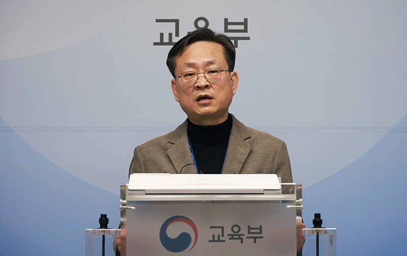 심민철 교육부 디지털교육기획관이 7일 정부세종청사에서 ‘2022년 초·중·고 사교육비 조사결과 주요 특징’에 대해 브리핑하고 있다. (사진=교육부)