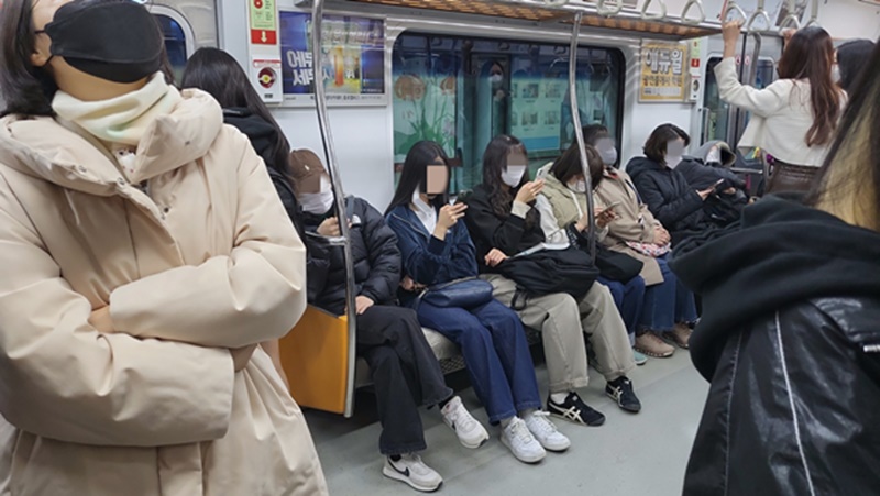 대중교통 마스크 착용 의무 해제 첫날 풍경 ①