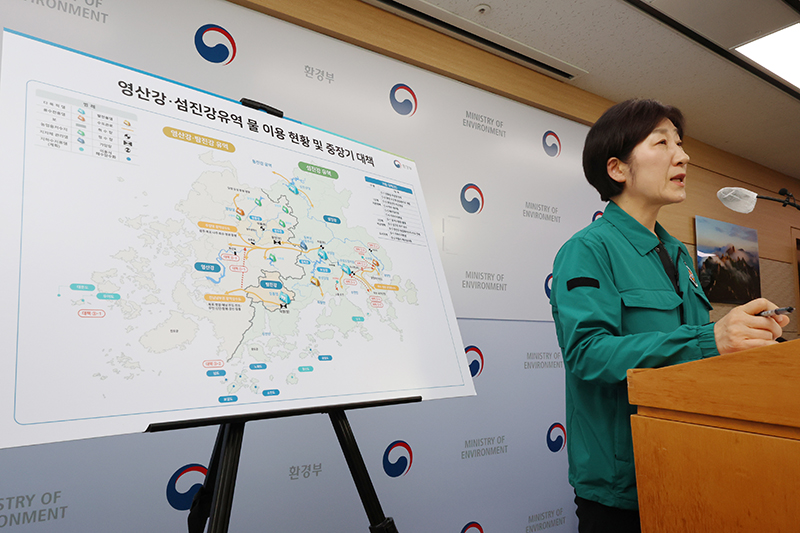 Minister of Environment Han Hwa-jin announces mid- to long-term drought measures at the Government Complex Sejong on the afternoon of the 3rd.   [출처] 대한민국 정책브리핑(www.korea.kr)