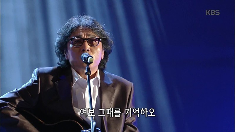 원곡 가수 김목경은 블루스의 대가였다. 2013년 춘천공연에서.(유튜브 캡처)