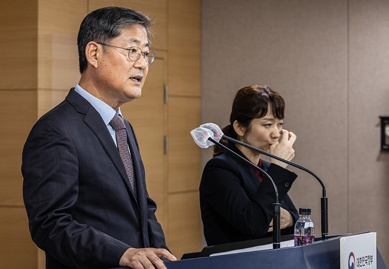 정선용 행정안전부 정부혁신조직실장이 26일 오전 서울 종로구 정부서울청사에서 2023년 정부혁신 종합계획을 발표하고 있다. (사진=저작권자(c) 연합뉴스, 무단 전재-재배포 금지)