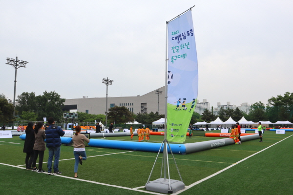 어린이 축구장과 야구장 대관 및 이용규정 안내는 홈페이지를 참고하면 된다.