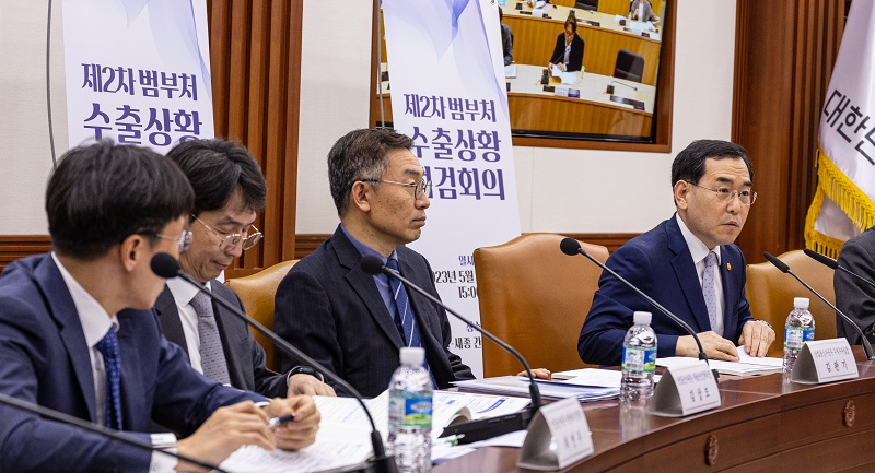 이창양 산업통상자원부 장관이 16일 정부서울청사에서 열린 제2차 범부처 수출 상황 점검 회의에 참석해 발언하고 있다.(사진=저작권자(c) 연합뉴스, 무단 전재-재배포 금지)