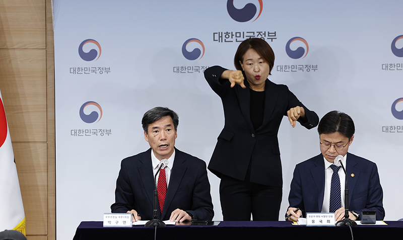 박구연 국무조정실 1차장이 19일 오전 서울 종로구 정부서울청사에서 후쿠시마 원전 오염수 전문가 현장시찰단 구성과 관련한 발표를 하고 있다.(사진=저작권자(c) 연합뉴스, 무단 전재-재배포 금지)