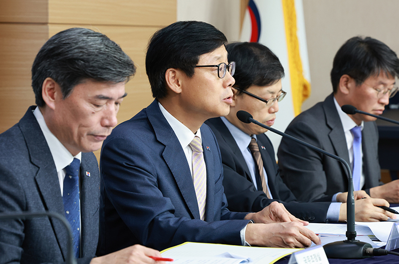 송상근 해양수산부 차관이 16일 정부서울청사 별관에서 후쿠시마 원전 오염수 방류 관련 일일브리핑에서 발언하고 있다. (사진=저작권자(c) 연합뉴스, 무단 전재-재배포 금지)