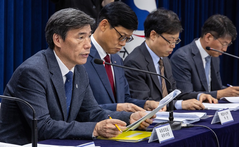 박구연 국무조정실 국무1차장이 30일 오전 정부서울청사에서 진행한 ‘후쿠시마 원전 오염수 방류 관련 정부 대응’ 일일브리핑에서 정부의 입장을 설명하고 있다.(사진=저작권자(c) 연합뉴스, 무단 전재-재배포 금지)