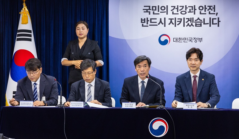 박구연 국무조정실 1차장이 14일 오전 서울 종로구 정부서울청사에서 열린 후쿠시마 오염수 방류 일일브리핑에서 오염수 방류 대응 전반에 대한 정부의 입장을 설명하고 있다.(사진=저작권자(c) 연합뉴스, 무단 전재-재배포 금지)