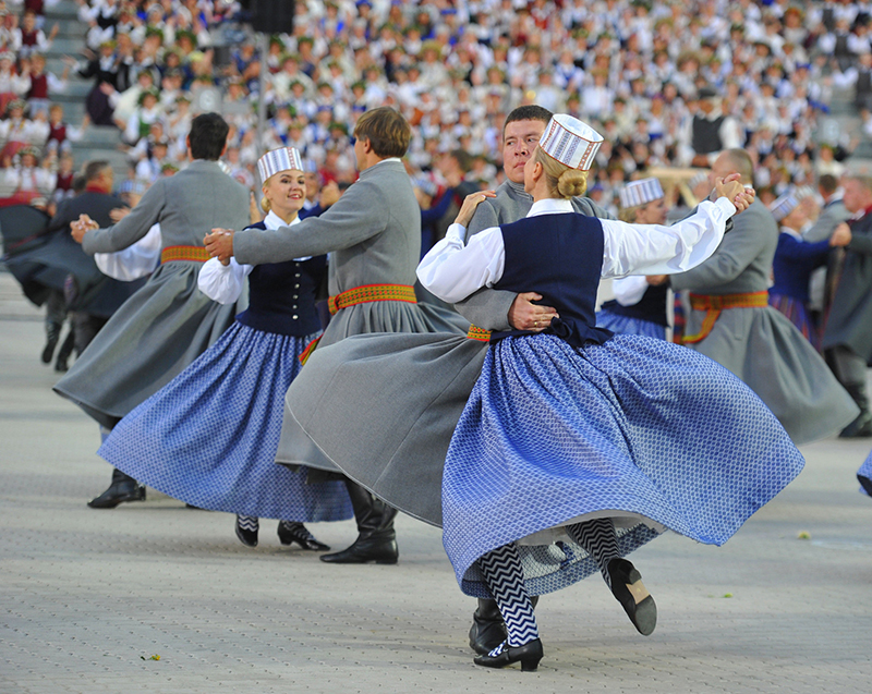 라트비아 전통춤 공연. (사진=Latvian National Centre for Culture Archive)