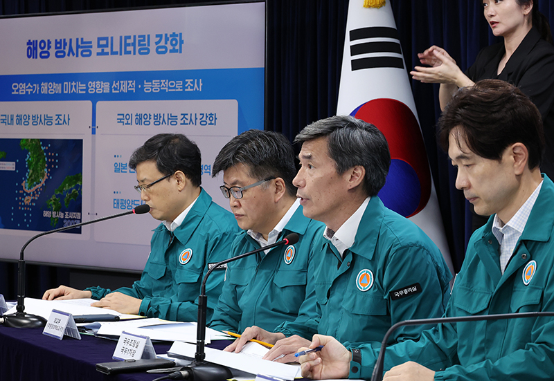 박구연 국무조정실 1차장이 22일 오후 서울 종로구 정부서울청사에서 열린 원전 오염수 방류 관련 일일 브리핑에 참석해 일본의 오염수 방류에 관한 정부의 입장을 설명하고 있다. (사진=저작권자(c) 연합뉴스, 무단 전재-재배포 금지)