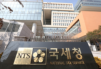 고령자·저시력자도 사용 편리하게…‘<b>홈택스</b>’ <b>맞춤형 서비스</b>로 개편