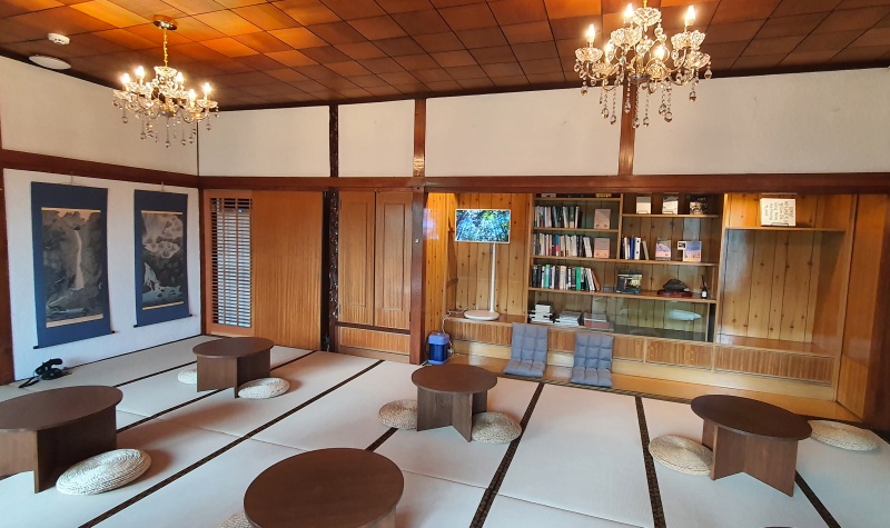 &lsquo;긴담모퉁이집&rsquo;에 남아 있는 다다미방