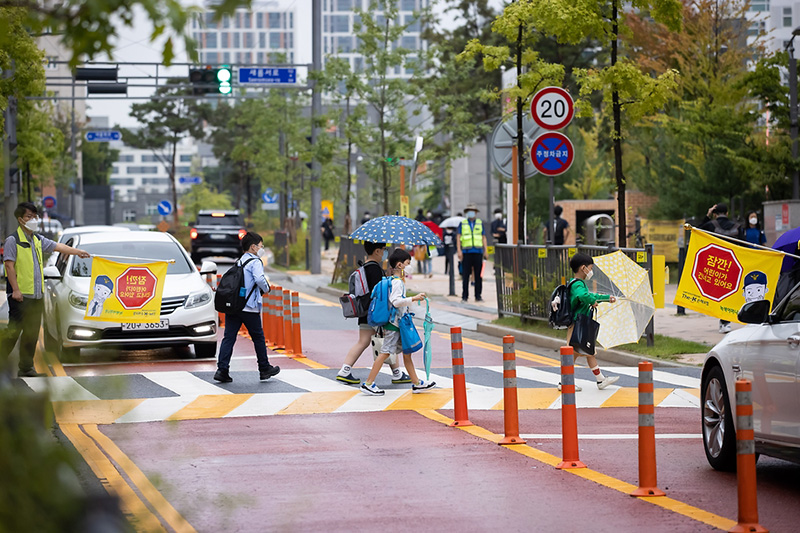 초등학교 학생들이 등교하고 있는 모습. (사진=문화체육관광부 국민소통실)