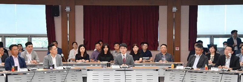 지난달 17일 춘천시에서 열린 지역활성화 펀드 관련 지자체 추진상황 점검 및 현장 간담회에서 김완섭 기획재정부 2차관이 발언하고 있는 모습.(사진=기획재정부)