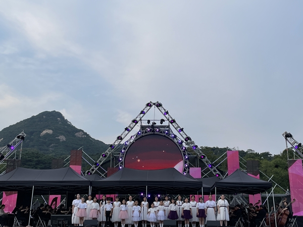 한국입양어린이합창단의 공연 모습.(사진=전형 기자)