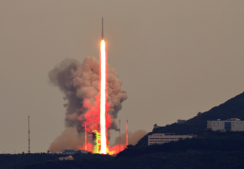 지난 5월 25일에 국내 독자 기술로 개발된 한국형 발사체 누리호(KSLV-Ⅱ)가 전남 고흥군 나로우주센터에서 발사되고 있다. (사진=저작권자(c) 연합뉴스, 무단 전재-재배포 금지)