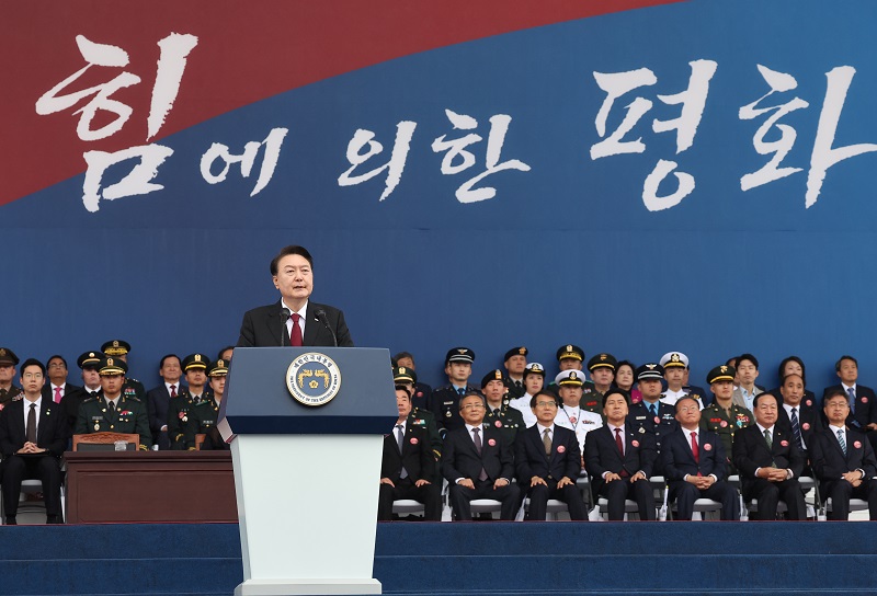 윤석열 대통령이 26일 성남 서울공항에서 열린 건국 제75주년 국군의 날 기념식에서 기념사를 하고 있다.(사진=저작권자(c) 연합뉴스, 무단 전재-재배포 금지)