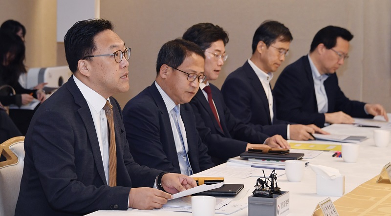 김병환 기획재정부 차관이 12일 오전 서울 종로구 정부서울청사에서 열린 ‘제32차 비상경제차관회의 겸 경제 형벌규정 개선 TF 제3차 회의’를 주재, 모두발언을 하고 있다. (사진=기획재정부)