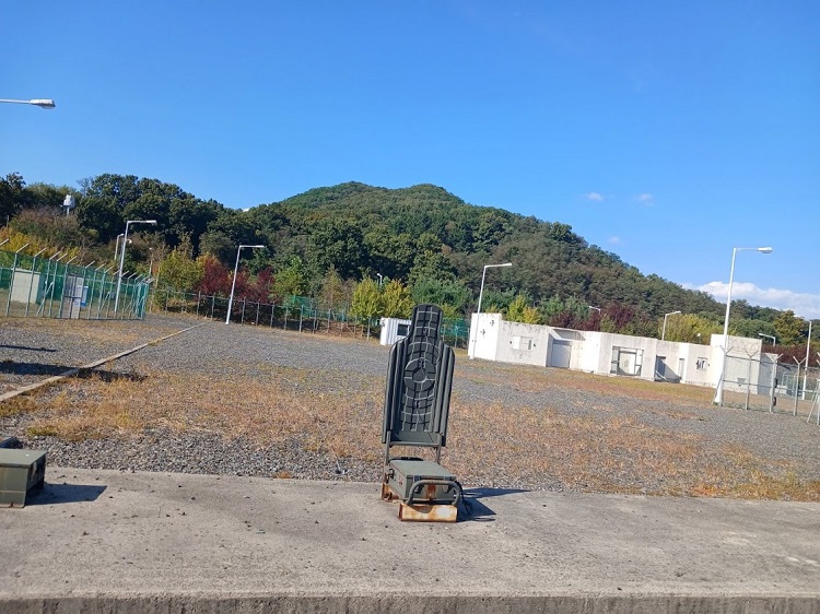 야외 훈련장에 설치된 표적