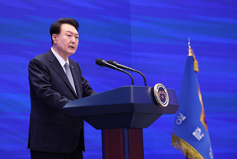 윤석열 대통령이 18일 청와대 영빈관에서 열린 제78주년 경찰의날 기념식에서 축사하고 있다. (사진=저작권자(c) 연합뉴스, 무단 전재-재배포 금지)