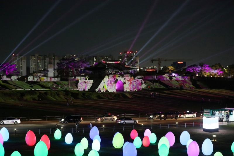 2023 수원화성 미디어아트쇼가 11월 4일까지 열린다.(사진=저작권자(c) 뉴스1, 무단 전재-재배포 금지)