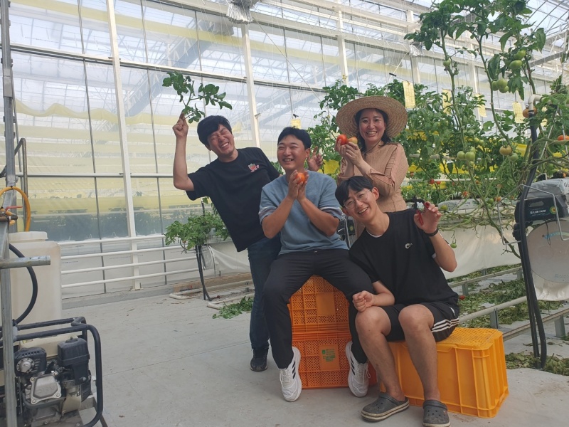 왼쪽부터 스마트팜 보육센터 수료생 김기현, 고택균, 진주리, 임서원 씨.