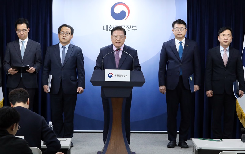 우동기 대통령 직속 지방시대위원장이 31일 오후 정부서울청사에서 열린 사전브리핑에서 ‘윤석열 정부, 지방시대 종합계획’을 발표하고 있다. (사진=저작권자(c) 연합뉴스, 무단 전재-재배포 금지)
