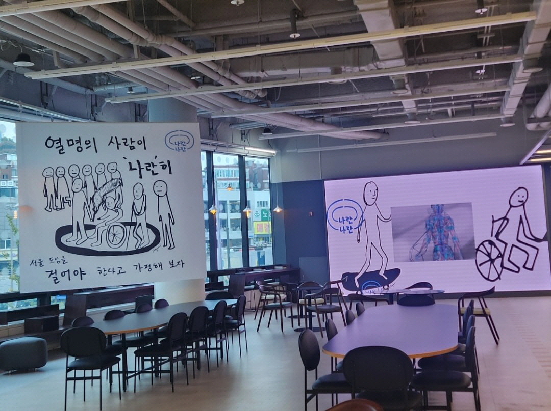 기획자 3명이 팀을 이룬 프로젝트, '나란 나란'의 작품은 2층 모두라운지에서 감상할 수 있다.