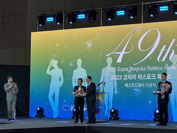 우수 소상공인을 시상했다
