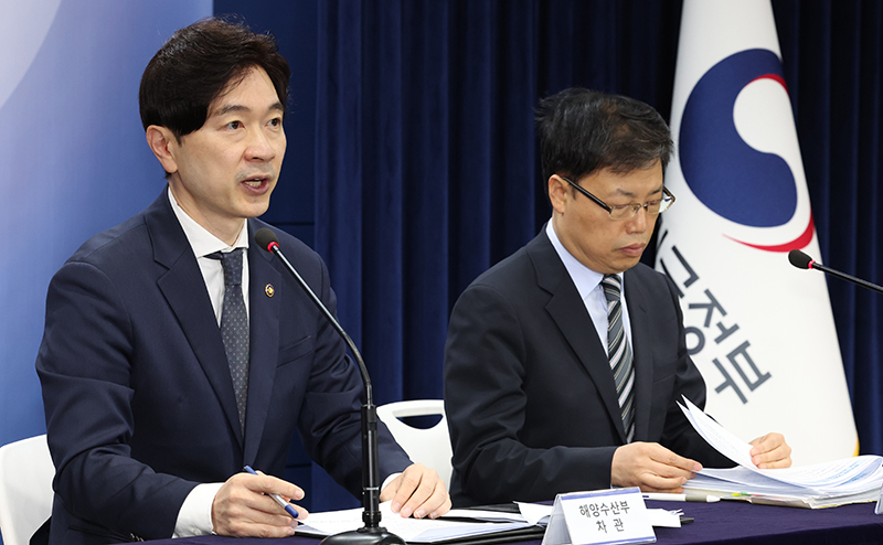 박성훈 해양수산부 차관이 14일 오전 정부서울청사에서 열린 일본 후쿠시마 오염수 방류 관련 일일 브리핑에서 우리 수산물에 대한 안전관리 상황을 설명하고 있다. (ⓒ뉴스1, 무단 전재-재배포 금지)