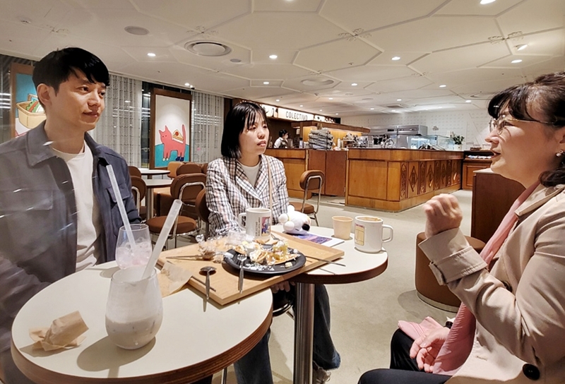 엑스포에 관련해 이런저런 이야기를 나누는 엑스포조.