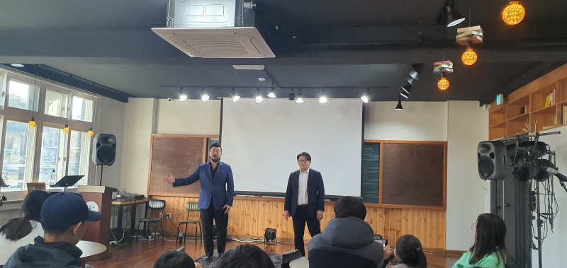 ‘두 남자의 뮤지컬’ 공연 중