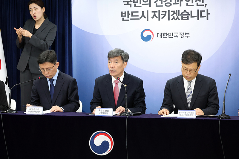 박구연 국무조정실 국무 1차장이 23일 오전 서울 종로구 세종대로 정부서울청사에서 열린 후쿠시마 오염수 방류 관련 브리핑에서 지난주에 후쿠시마 현지로 파견한 원자력안전기술원 소속 전문가 활동 결과 등을 설명하고 있다. (ⓒ뉴스1, 무단 전재-재배포 금지)