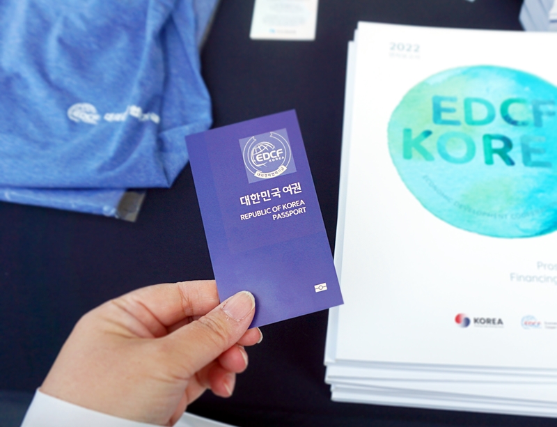 여권 모형. 내가 가지고 있는 우리나라 여권이다.