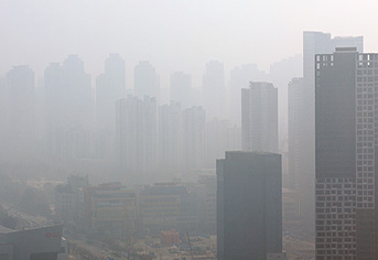 올겨울 미세먼지 더 짙다…석탄발전 감축·노후차량 운행제한 확대